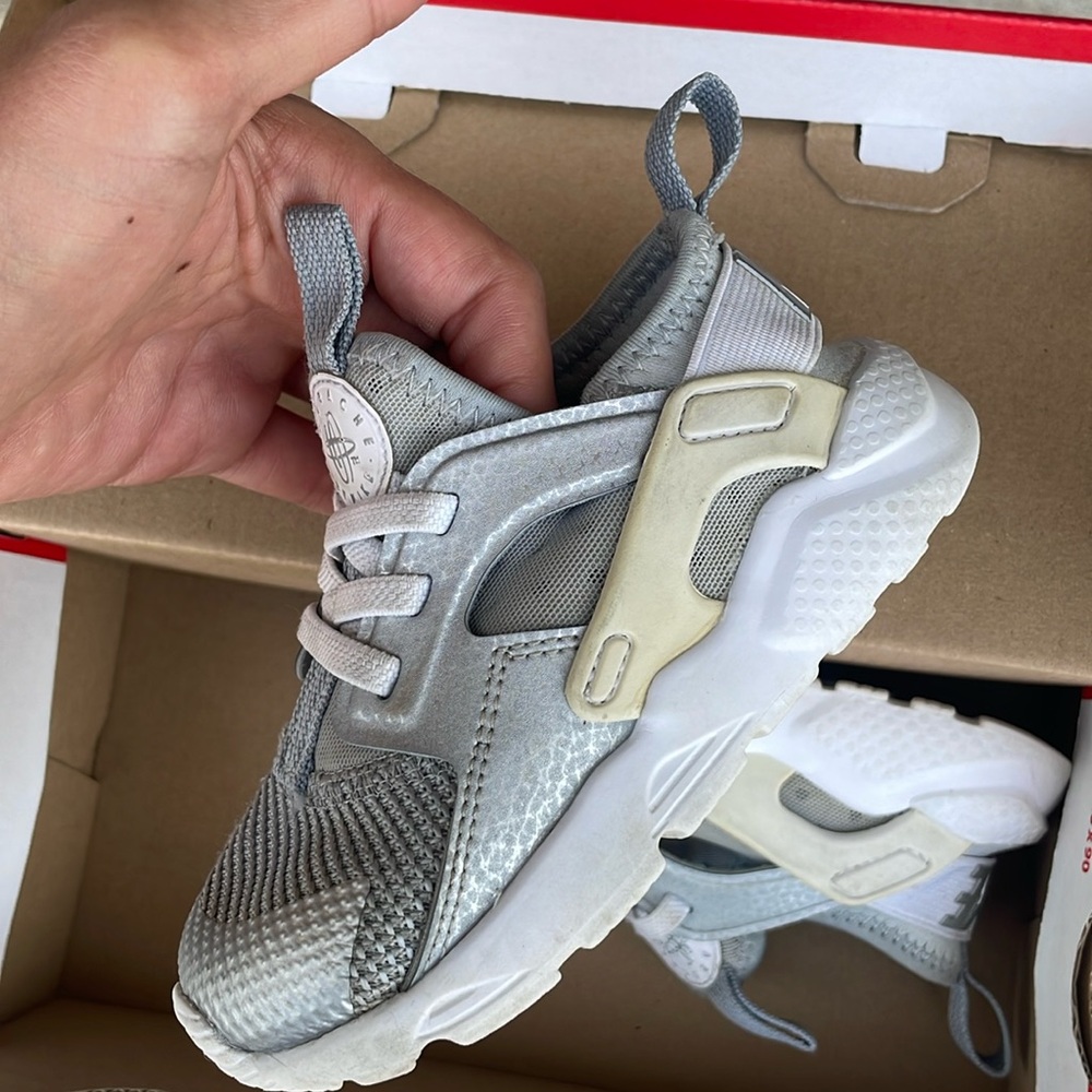 8c Nike Huarache Run Kids tennis shoes